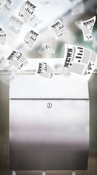 Postbus met dagbladen die vliegen — Stockfoto