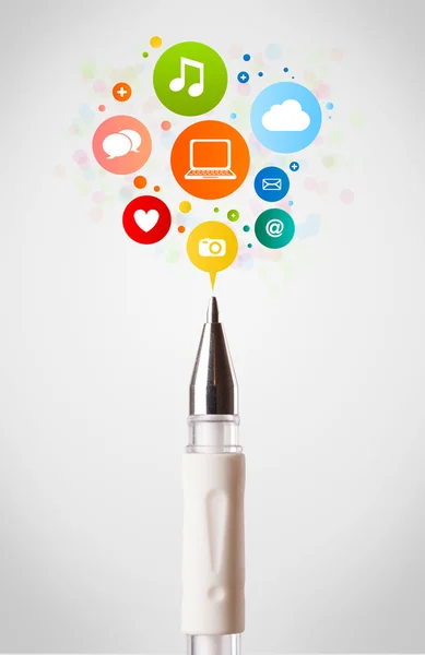 Pen close-up with social network icons — Stock Photo, Image