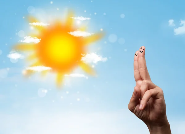 Vrolijke vinger glimlacht met felle zon en wolken illustratie — Stockfoto