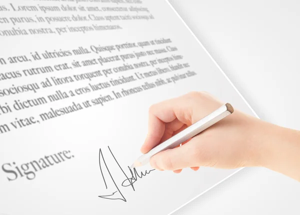 Ruční psaní osobního podpisu na papírový formulář — Stock fotografie