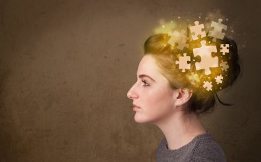 Genç insan parlak bir bulmaca zihniyetiyle düşünüyor