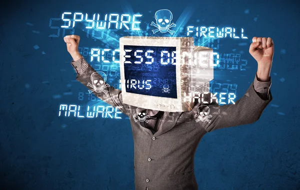 Monitore a pessoa principal com o tipo de hacker de sinais na tela — Fotografia de Stock