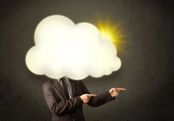 Jonge zakenman in shirt en stropdas met een zonnige wolkenkop — Stockfoto