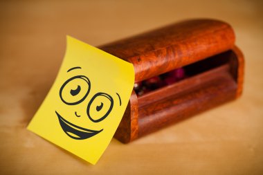 Yapışkan Not gülen yüz yapışabilir mücevher kutusu ile