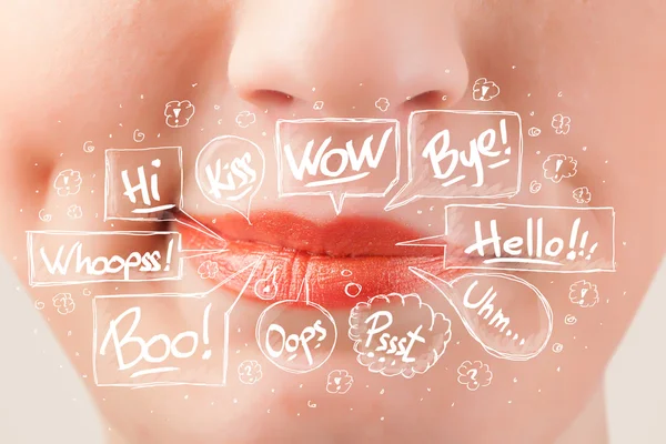 Beyaz baloncuklu güzel kırmızı dudaklar.