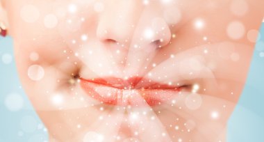 güzel kadının dudakları soyut beyaz ışıkları üfleme