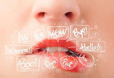 Beyaz baloncuklu güzel kırmızı dudaklar.