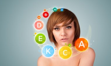 genç ve güzel kız ile renkli vitamin simgeler ve semboller