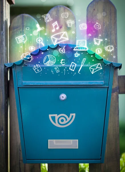 Färgglada ikoner och symboler spricker ut ur en brevlåda — Stockfoto