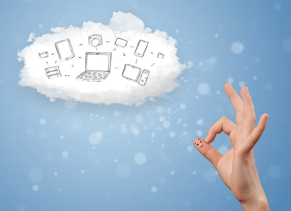 Gelukkige gezichtje vingers kijken naar cloud computing-met technologie — Stockfoto