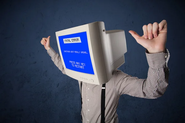 Az a személy, egy monitor-fej és a végzetes hiba kék képernyő-ra a di — Stock Fotó
