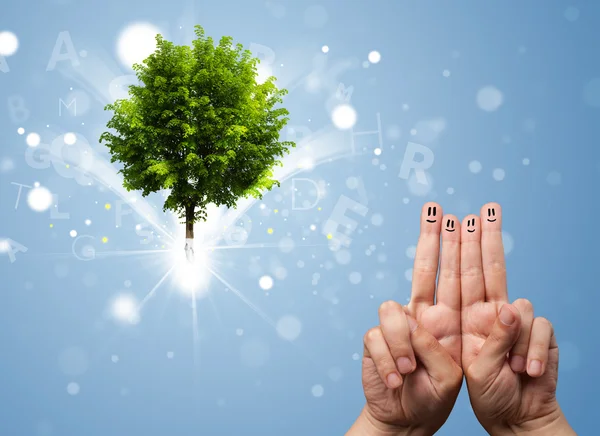 Feliz dedo emoticonos con verde mágico brillante árbol —  Fotos de Stock