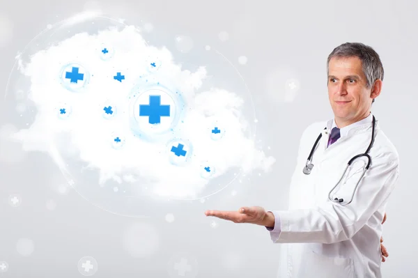 Doktor tıbbi işaretlerle soyut bulutları dinliyor. — Stok fotoğraf