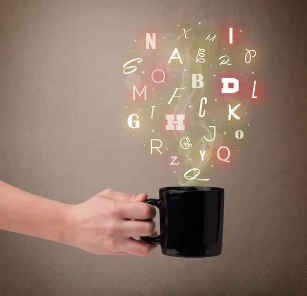 Xícara de café com letras coloridas — Fotografia de Stock
