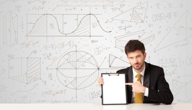İş hesaplamaları geçmişi olan bir iş adamı