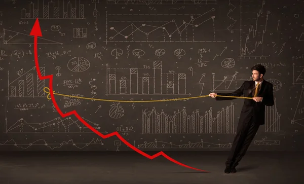 Üzletember húzza a piros nyíl egyenesen egy kötéllel — Stock Fotó