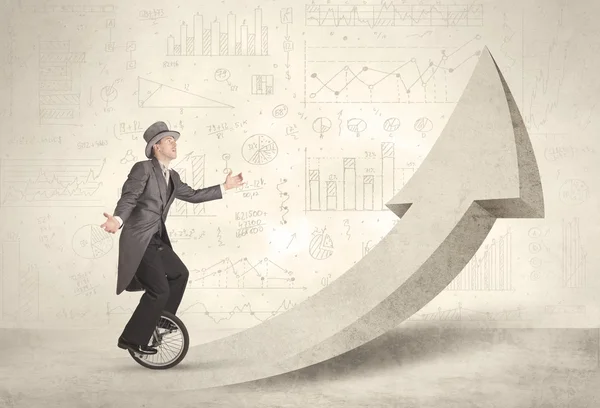 Gelukkig zakenman rijden een monocycle omhoog op een pijl — Stockfoto