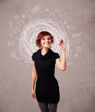 Soyut karalama çizgileri ve simgeleri olan güzel bir genç kız.