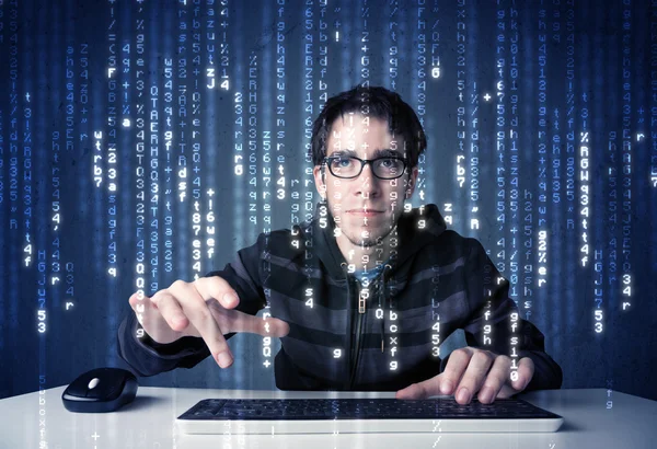 Hacker entschlüsseln Informationen aus futuristischer Netzwerktechnologie — Stockfoto