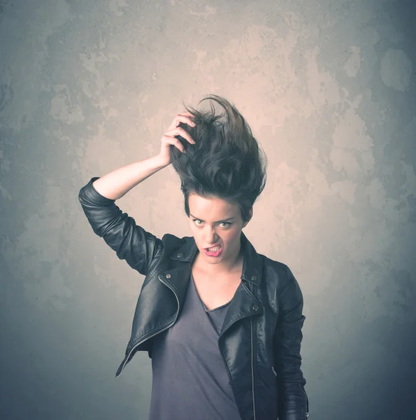 Estilo de pelo extremo retrato de mujer joven —  Fotos de Stock