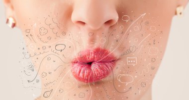 güzel kadın ağzı üfleme elle çizilmiş simgeler ve semboller