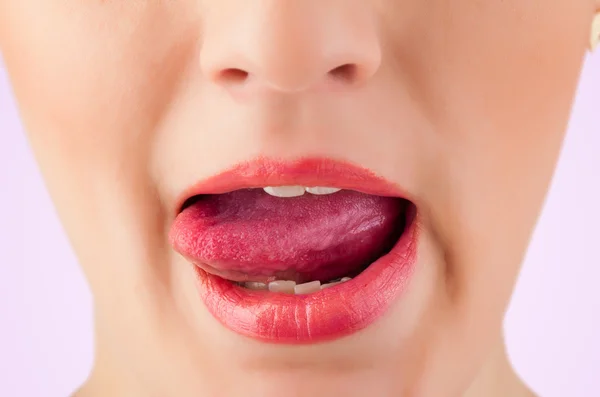 Schöne Frau rote Lippen aus nächster Nähe — Stockfoto