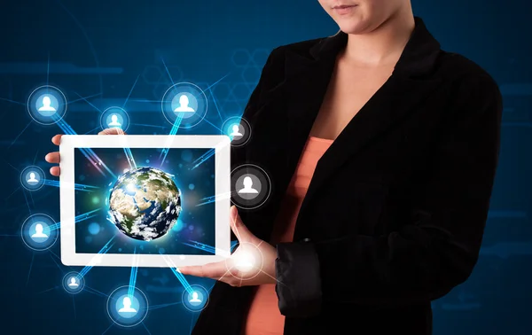 Woman presenting 3d earth globe in modern tablet — Stock Photo, Image