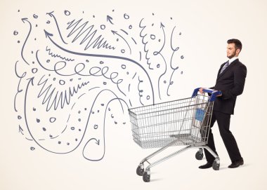 Alışveriş arabalı bir iş adamı.