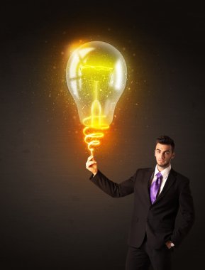Ampulü olan bir iş adamı.