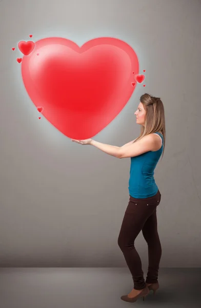 Giovane signora tenendo bel cuore rosso 3d — Foto Stock