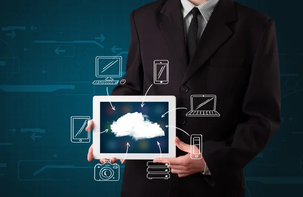 Zakenman toont met de hand getrokken cloud computing — Stockfoto