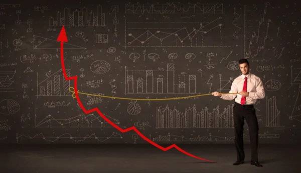 Üzletember húzza a piros nyíl egyenesen egy kötéllel — Stock Fotó