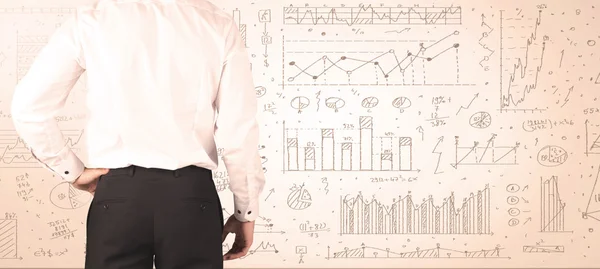 Empresário com diagramas e gráficos — Fotografia de Stock