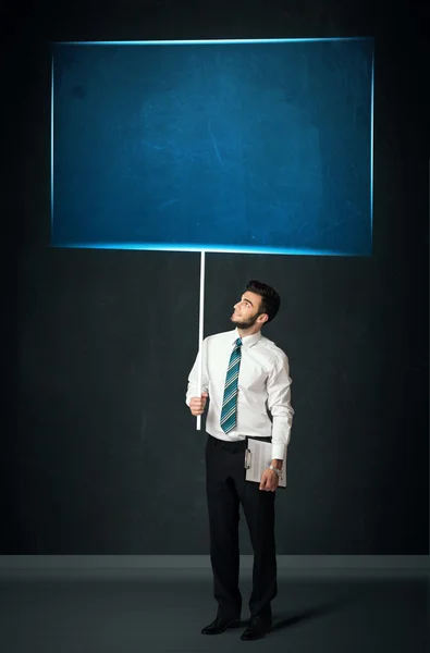 Üzletember kék táblával — Stock Fotó