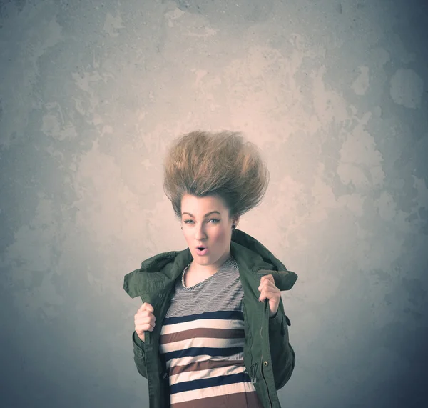 Extreme haar stijl jonge vrouw portret — Stockfoto