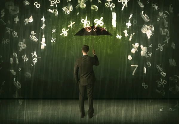 Homme d'affaires debout avec parapluie et numéros 3d pluie concéder — Photo