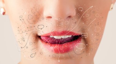 güzel kadın ağzı üfleme elle çizilmiş simgeler ve semboller