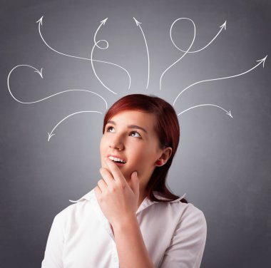 Genç kız kafasında oklarla düşünüyor.