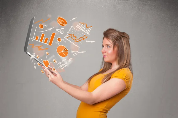 Mooie dame met notebook met grafieken en statistieken — Stockfoto