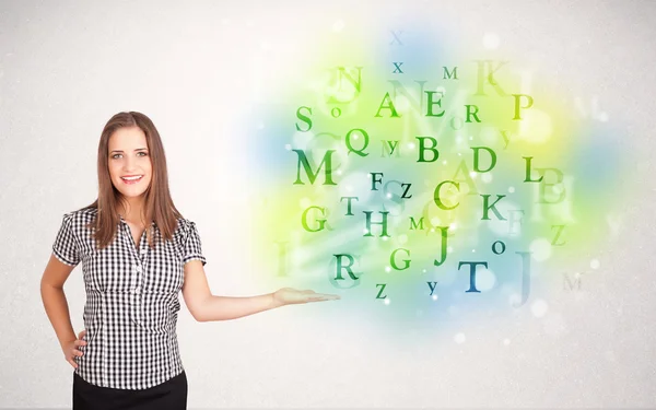 Geschäftsfrauen mit leuchtendem Buchstaben-Konzept — Stockfoto