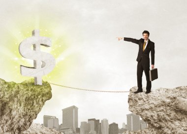Bir dolar işareti ile rock dağda işadamı