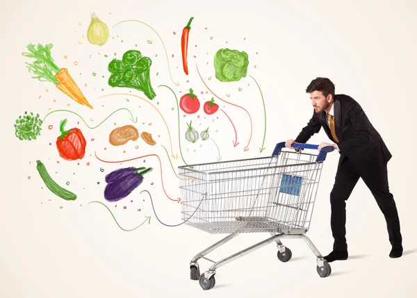 Empresario con carrito de compras con verduras — Foto de Stock