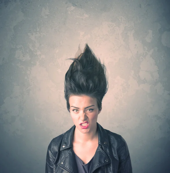 Estilo de cabelo extremo jovem mulher retrato — Fotografia de Stock