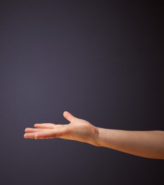 kadın sunan kopya alanı