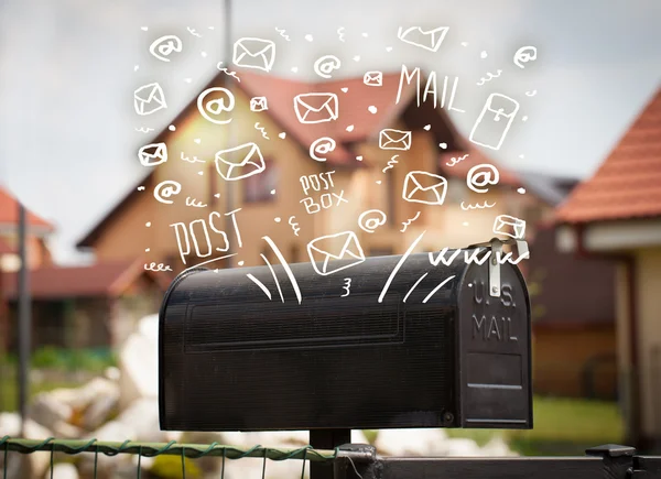 Postbus met wit met de hand getekende e-mail pictogrammen — Stockfoto