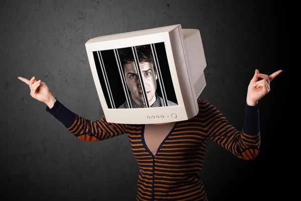 Ο άνθρωπος των επιχειρήσεων με οθόνη για το κεφάλι traped σε μια ψηφιακή syst — Φωτογραφία Αρχείου