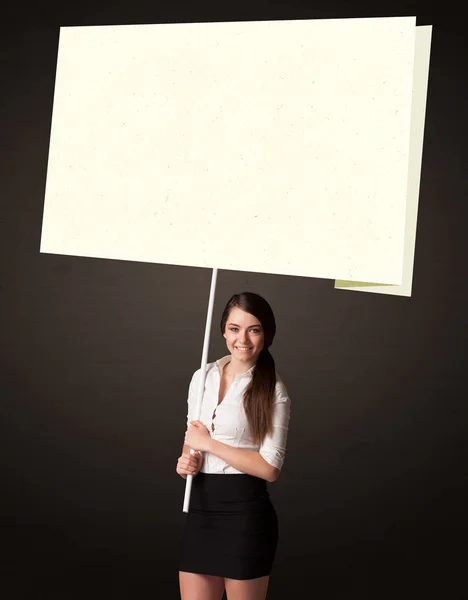 Femme d'affaires avec du papier post-it — Photo