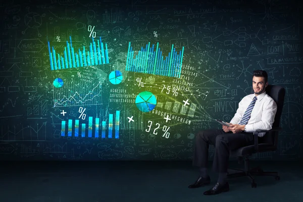 Podnikatel v kancelářská židle s tablet v rukou a high tech gr — Stock fotografie