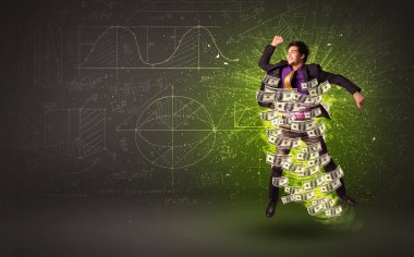 Çevresinde dolar banknotlarıyla atlayan neşeli bir iş adamı.