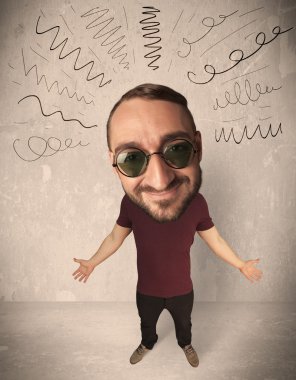 koca kafa kişi kıvırcık çizgilerle